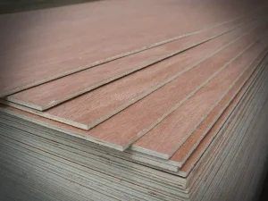 Marin Kontrplak Çeşitlerinde Kalite! Özel üretim teknikleri sayesinde zorlu hava koşullarına direnç gösterir.